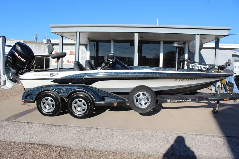 Slide: The Image of 2007 Ranger Z20 Comanche boat on trailer, parked outside a building. - 3