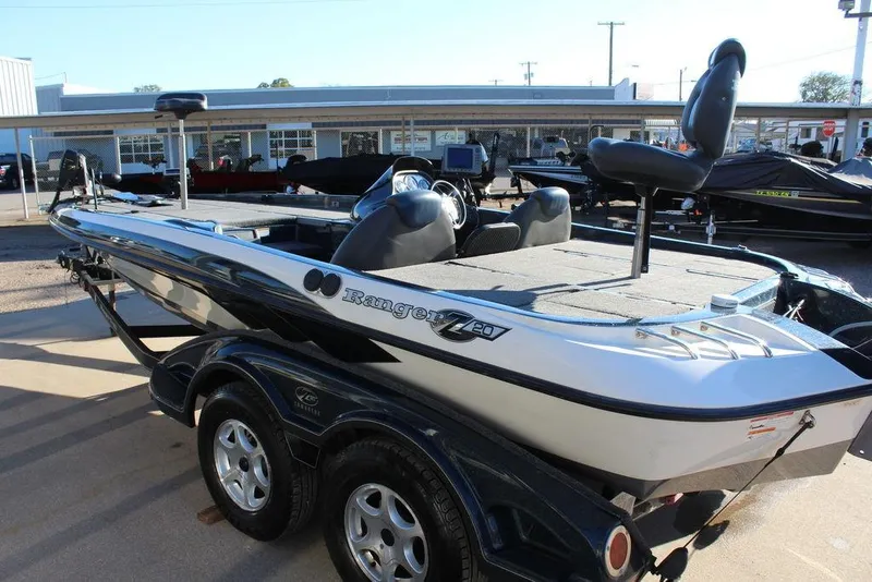 Slide: The Image of 2007 Ranger Z20 Comanche boat on trailer, side view in outdoor setting. - 9