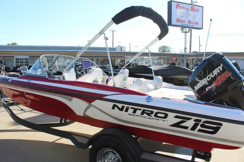 Slide: The Image of 2018 Nitro Z19 Sport boat with Mercury Pro XS engine at Fun-N-Sun Boat Sales. - 5