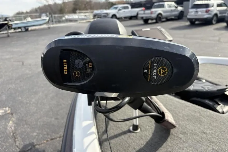 Slide: The Image of 2023 Skeeter ZXR21 boat with Minn Kota Ultrex trolling motor, i-Pilot system. - 11