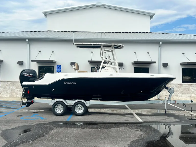 The Image of Bayliner Trophy 22CC 2026 - 1