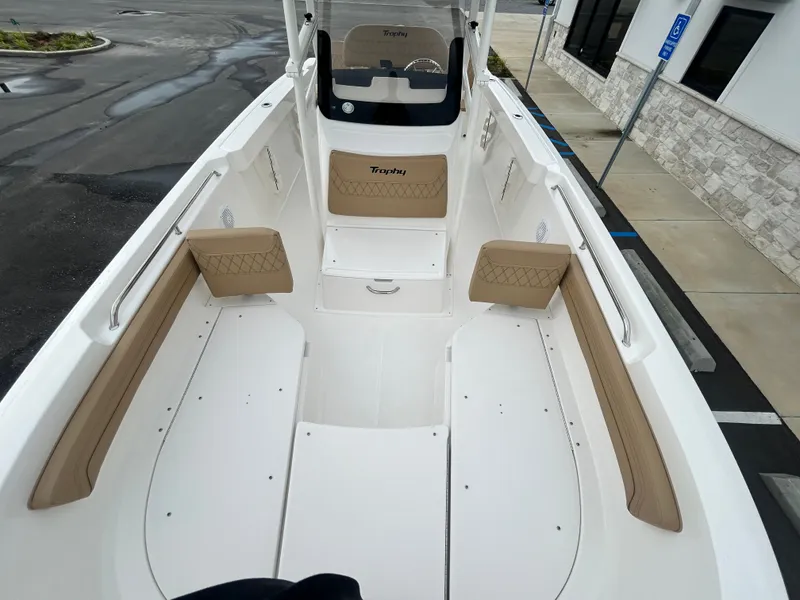 Slide: The Image of Bayliner Trophy 22CC 2026 - 13