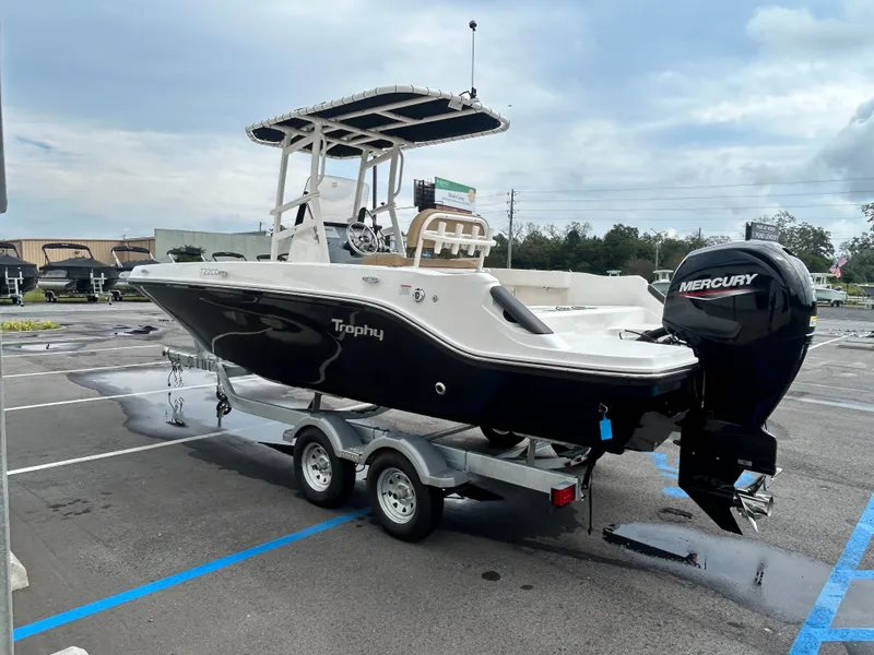 Slide: The Image of Bayliner Trophy 22CC 2026 - 6