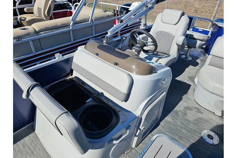 Slide: The Image of 2022 Bennington 22SF pontoon boat interior with steering console and seating. - 13