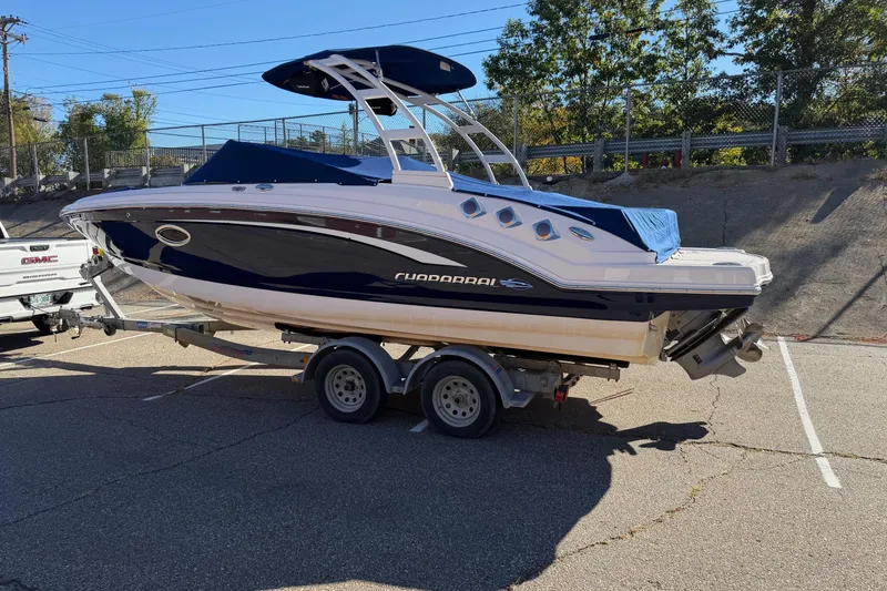 Slide: The Image of 2016 Chaparral 246 SSi boat on trailer, parked outdoors in sunny weather. - 17