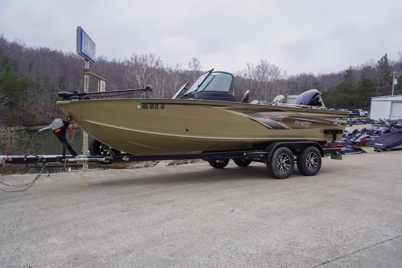 The Image of 2021 G3 Angler V21 F boat on trailer, parked outdoors. - 0