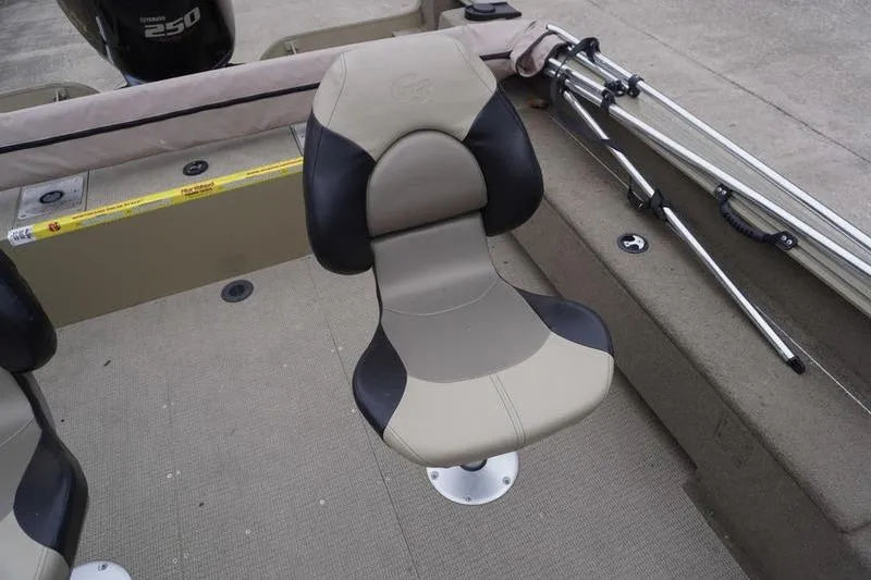 Slide: The Image of 2021 G3 Angler V21 F boat seat with fishing rod holders and Yamaha 250 engine. - 16