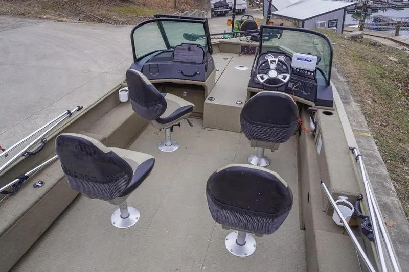 Slide: The Image of 2021 G3 Angler V21 F boat interior with four swivel seats and control panel. - 7