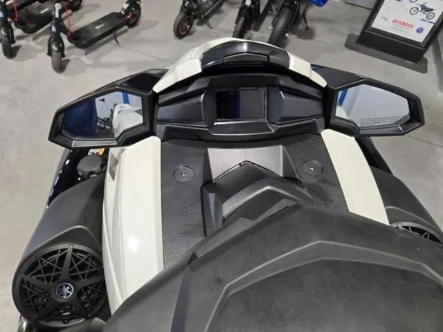 Slide: The Image of Yamaha VX Cruiser HO 2026 - 10