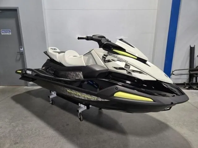 Slide: The Image of Yamaha VX Cruiser HO 2026 - 3