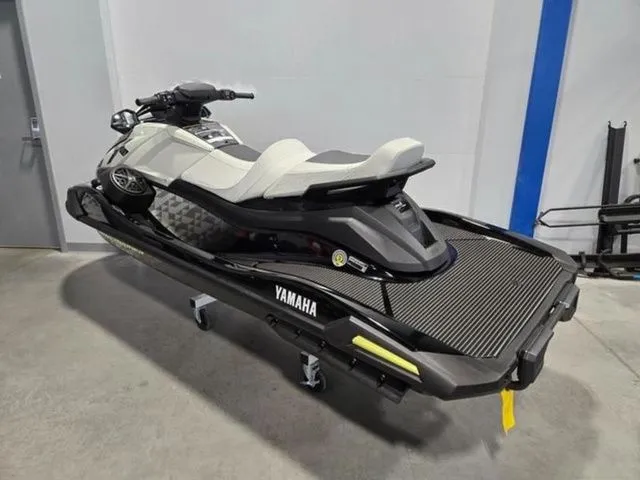 Slide: The Image of Yamaha VX Cruiser HO 2026 - 7