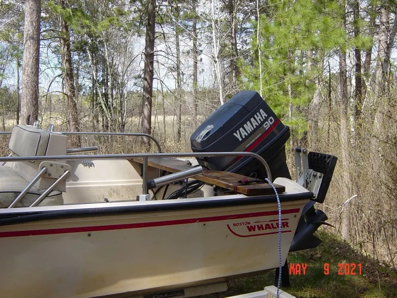 Slide: The Image of Boston Whaler Montauk 1995 - 5