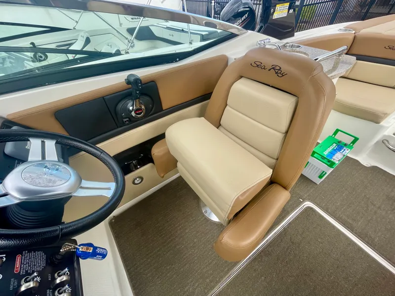 Slide: The Image of Sea Ray 250 SLX 2014 - 10