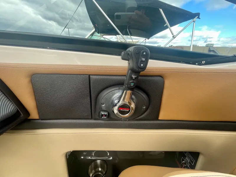 Slide: The Image of Sea Ray 250 SLX 2014 - 12