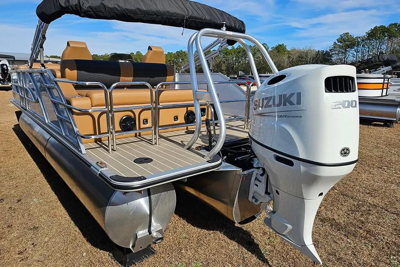 Slide: The Image of 2023 Bentley Pontoons 223 Elite Swingback DC with Suzuki 200 outboard engine. - 7