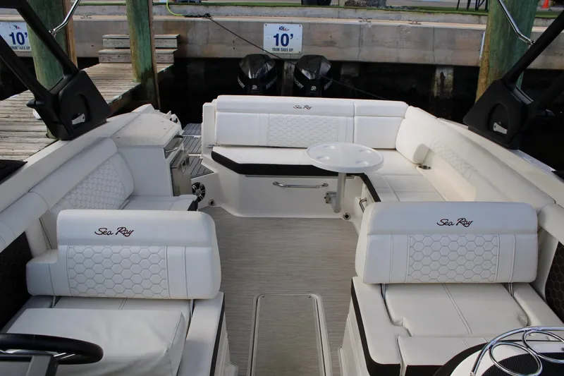 Slide: The Image of Sea Ray 29' - Sea Ray 29' - Helm & Aft - 13