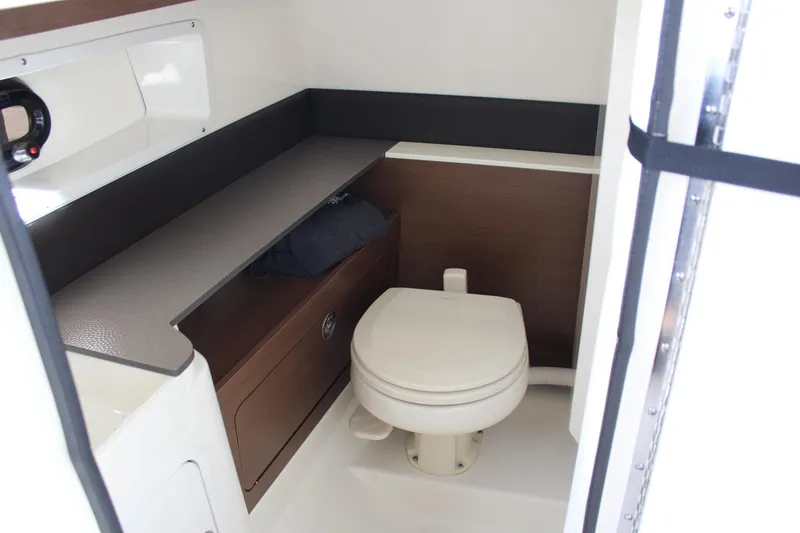 Slide: The Image of Sea Ray 29' - Cabin - 3