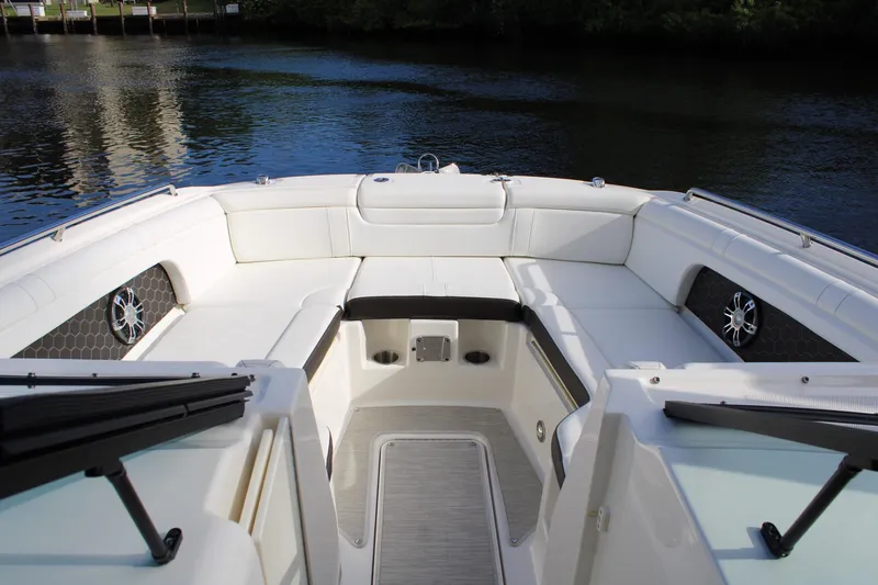 Slide: The Image of Sea Ray 29' - Bow Seating - 5