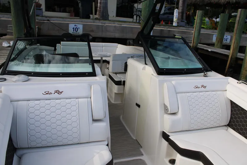 Slide: The Image of Sea Ray 29' - Forward Seating - 7