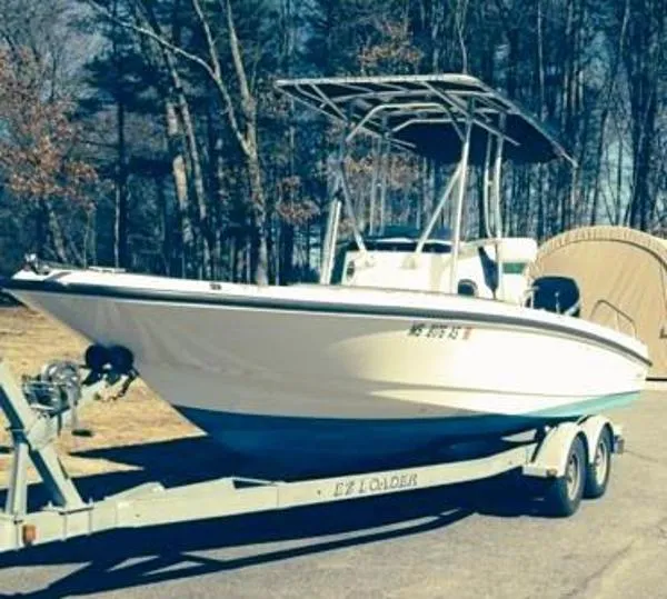 Slide: The Image of Boston Whaler 230 Dauntless w/ Trailer 2008 - 0