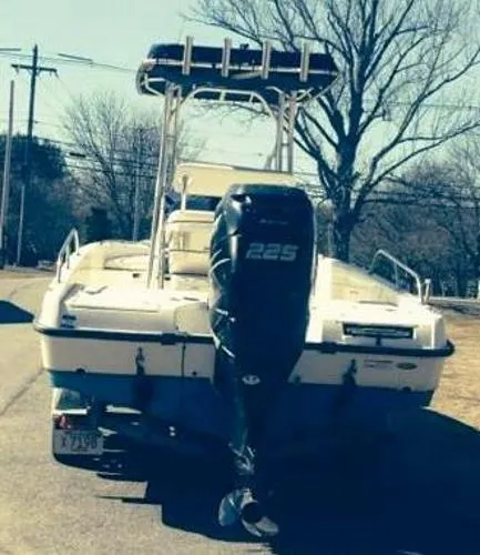 Slide: The Image of Boston Whaler 230 Dauntless w/ Trailer 2008 - 3