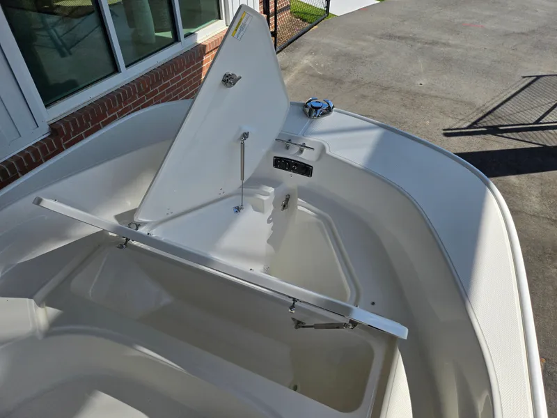 Slide: The Image of Boston Whaler 170 Montauk 2026 - 13
