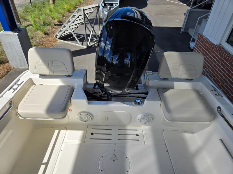 Slide: The Image of Boston Whaler 170 Montauk 2026 - 4