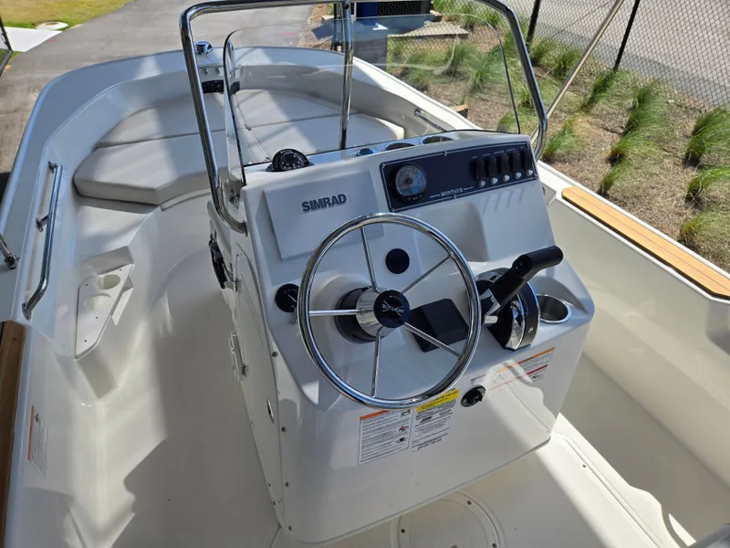 Slide: The Image of Boston Whaler 170 Montauk 2026 - 8