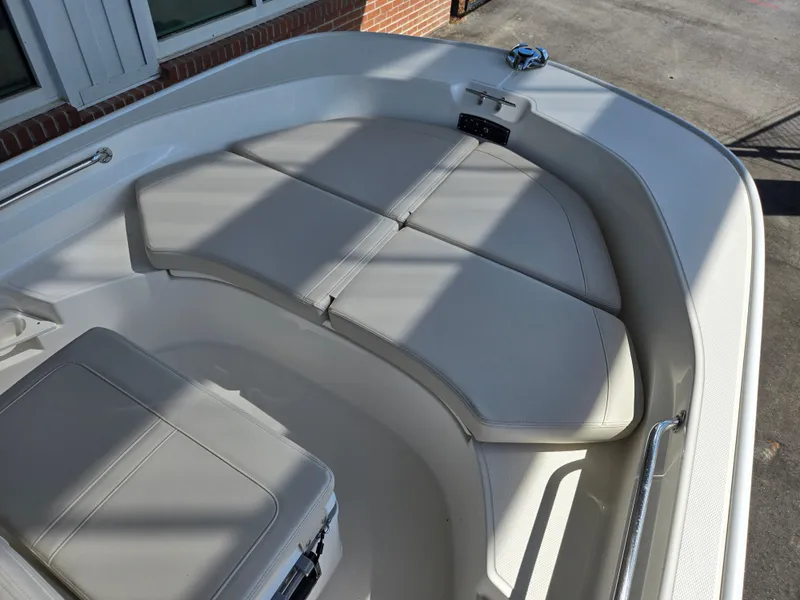 Slide: The Image of Boston Whaler 170 Montauk 2026 - 9