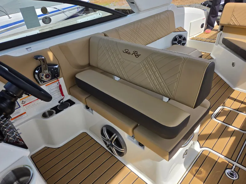 Slide: The Image of Sea Ray SDX 270 Outboard 2026 - 18