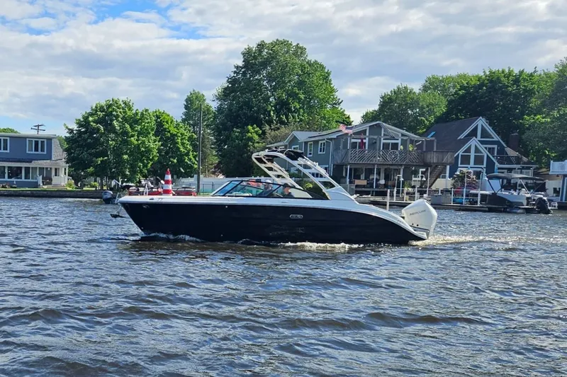 Slide: The Image of Sea Ray SDX 270 Outboard 2026 - 1