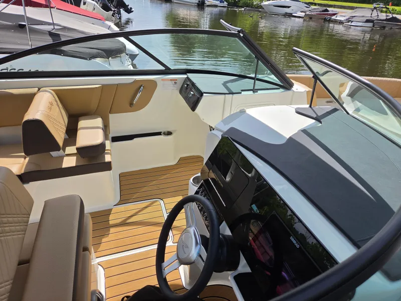 Slide: The Image of Sea Ray SDX 270 Outboard 2026 - 11