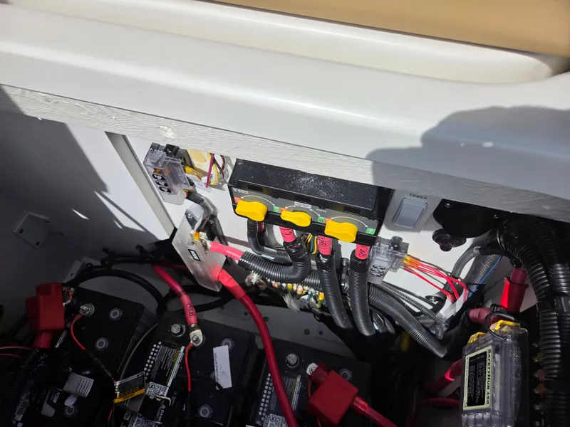 Slide: The Image of Sea Ray SDX 270 Outboard 2026 - 37