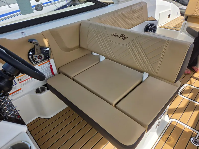 Slide: The Image of Sea Ray SDX 270 Outboard 2026 - 19
