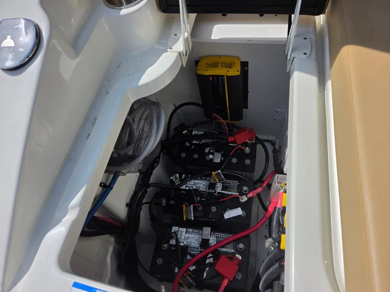 Slide: The Image of Sea Ray SDX 270 Outboard 2026 - 36
