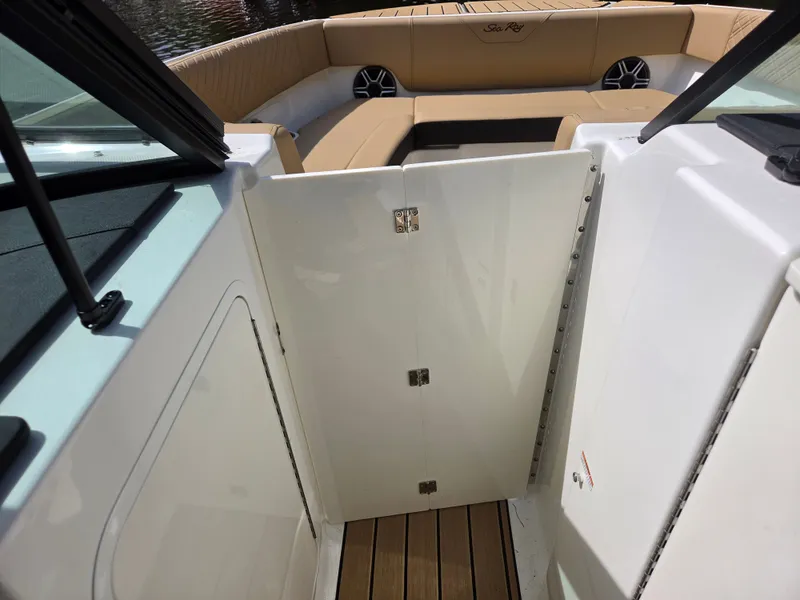 Slide: The Image of Sea Ray SDX 270 Outboard 2026 - 30