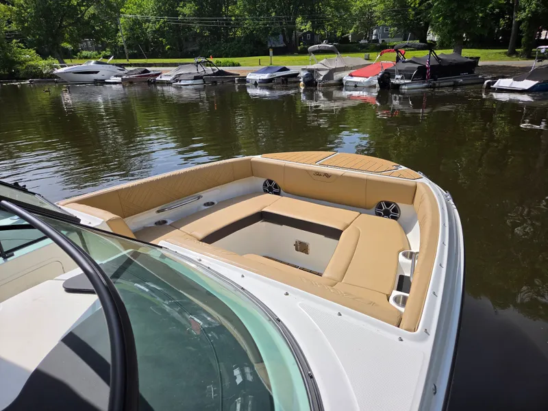 Slide: The Image of Sea Ray SDX 270 Outboard 2026 - 31