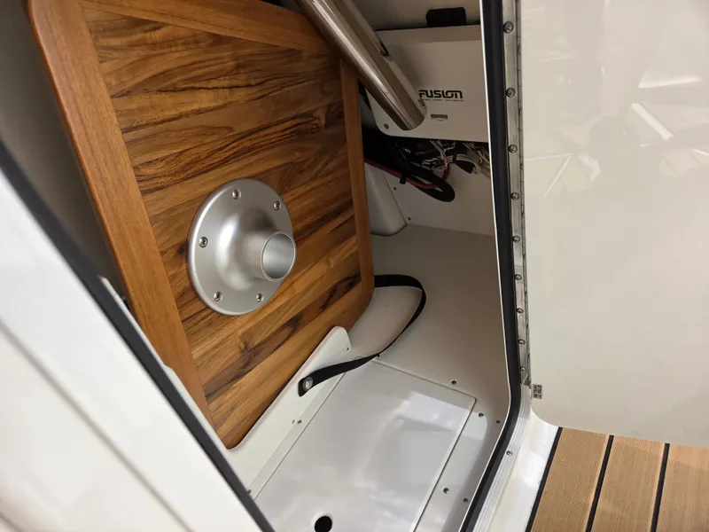 Slide: The Image of Sea Ray SDX 270 Outboard 2026 - 29