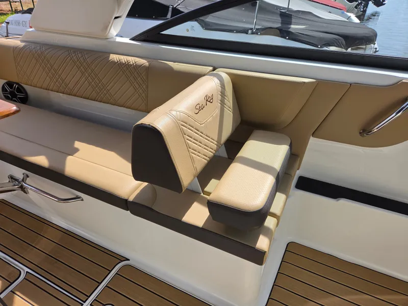 Slide: The Image of Sea Ray SDX 270 Outboard 2026 - 14