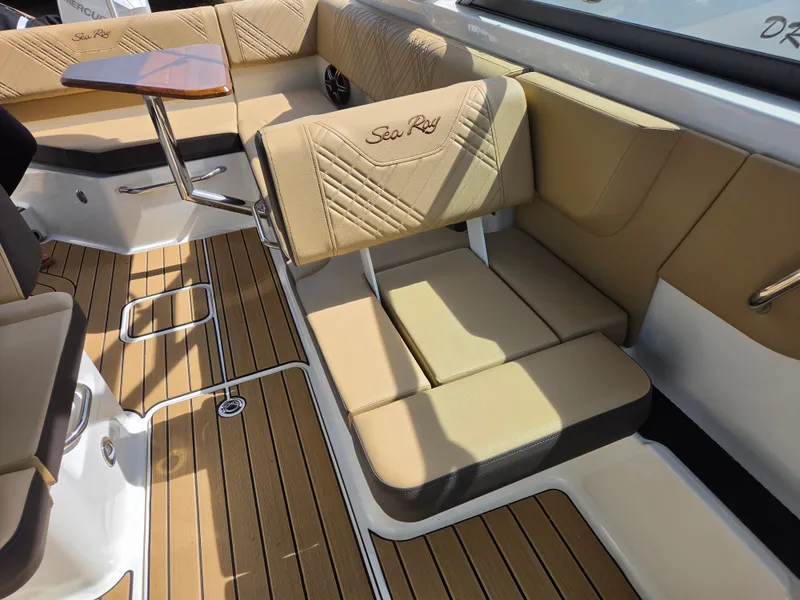 Slide: The Image of Sea Ray SDX 270 Outboard 2026 - 15