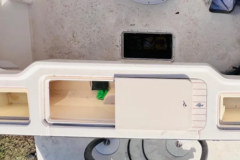 Slide: The Image of 2005 Parker 2820 XLD Sport Cabin boat deck with storage compartments open. - 15