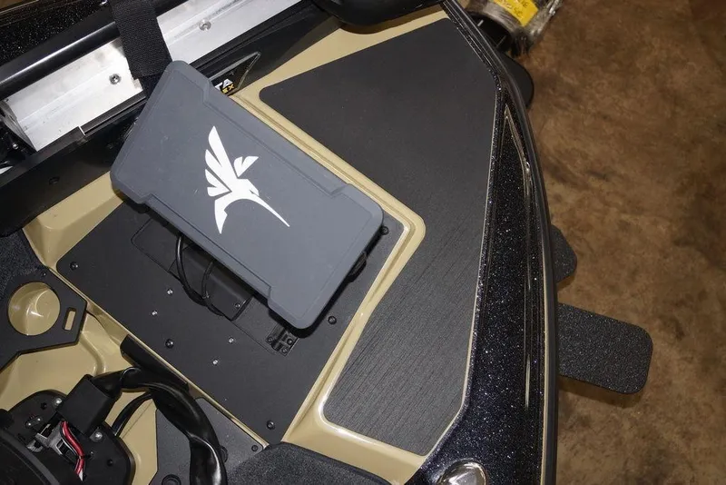 Slide: The Image of 2020 Skeeter ZXE20 boat deck with storage compartment and logo. - 25