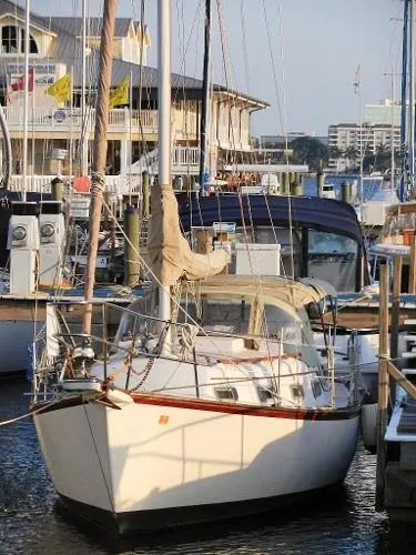 Slide: The Image of Island Packet 27 Sloop 1986 - 0