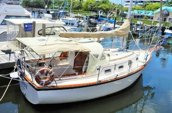 Slide: The Image of Island Packet 27 Sloop 1986 - 1