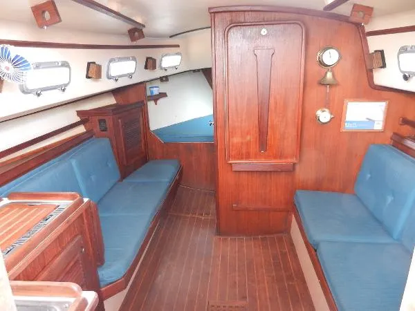 Slide: The Image of Island Packet 27 Sloop 1986 - 11
