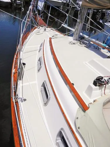 Slide: The Image of Island Packet 27 Sloop 1986 - 2