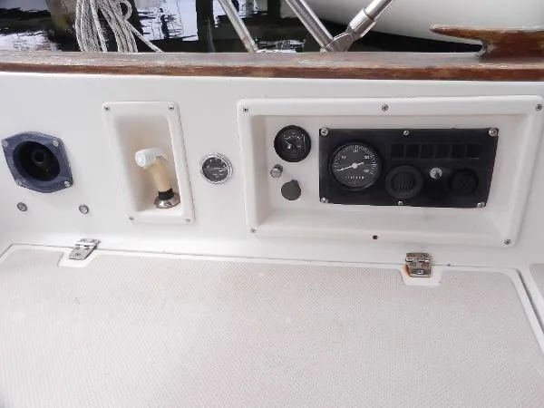 Slide: The Image of Island Packet 27 Sloop 1986 - 7