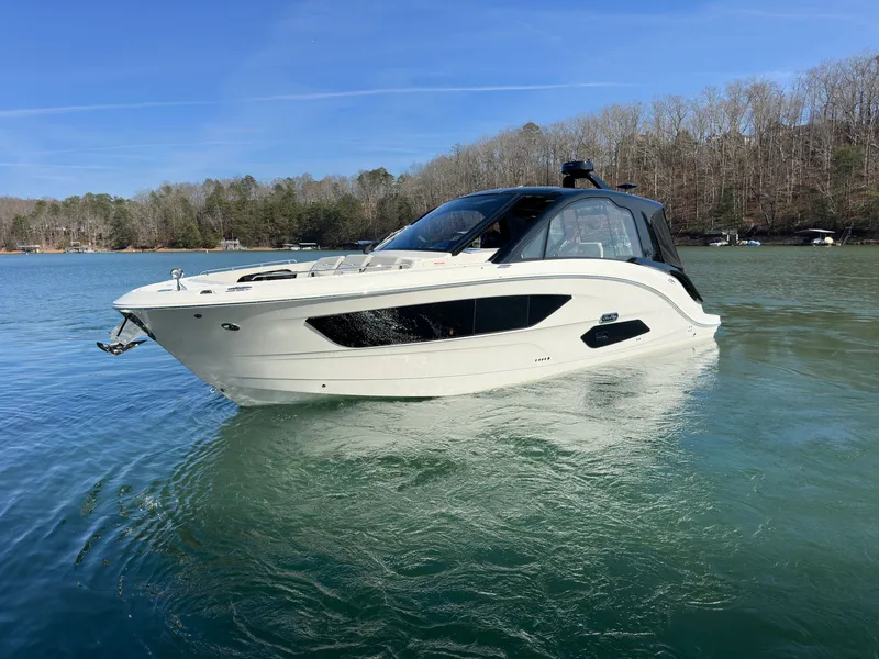 Slide: The Image of Sea Ray Sundancer 370 2026 - 10