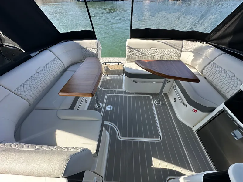 Slide: The Image of Sea Ray Sundancer 370 2026 - 13