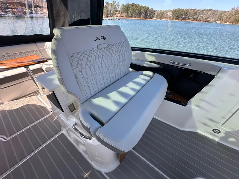 Slide: The Image of Sea Ray Sundancer 370 2026 - 16